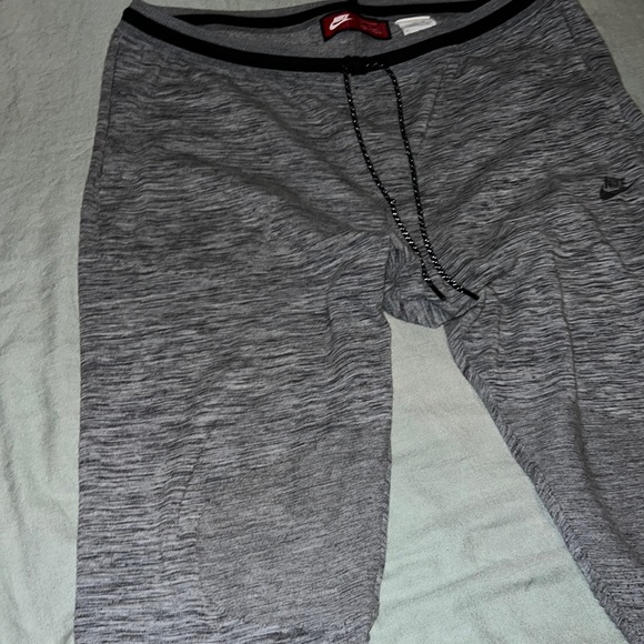 Nike Joggers - Picture 4 of 7